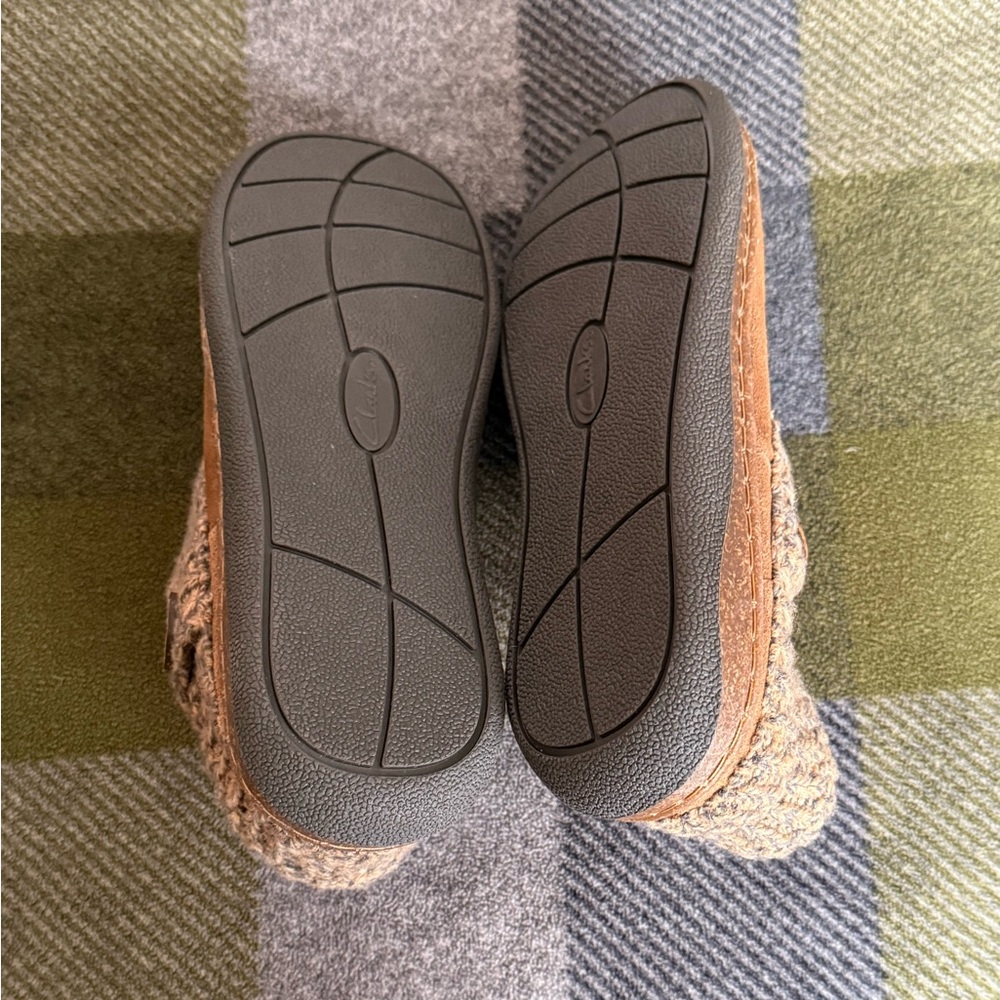 NWT-Women’s Clarks Clogs / Mules / Slippers Sherpa Lined - Tan - Size 10 - Picture 7 of 10